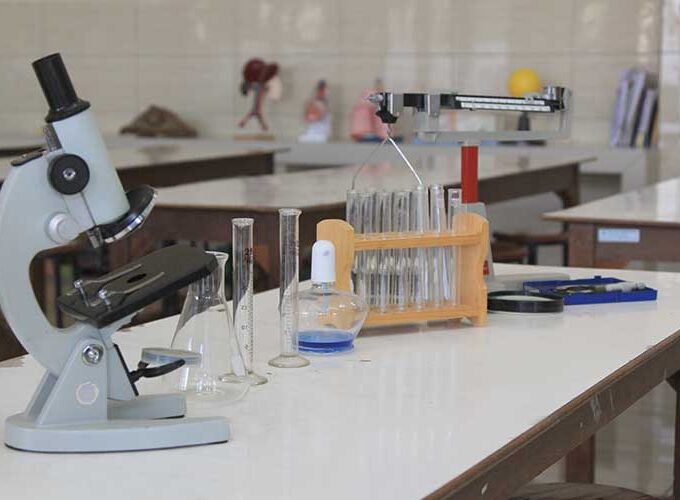 Eksperimen Seru di Laboratorium Sekolah